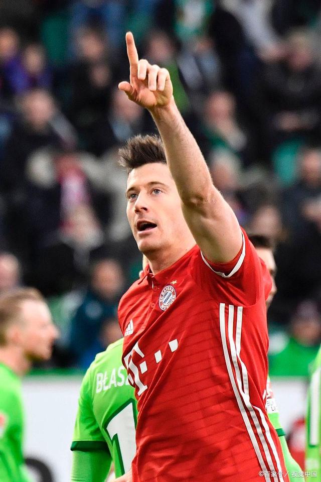 开云-莱万多夫斯基在拜仁比赛中突破纪录，问鼎冠军引发热议！的简单介绍